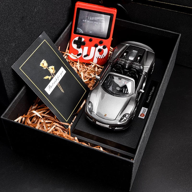 Porsche 918 Spyder Hybrid Hypercar 1:24 Diecast Model - Detailed Engine & Opening Doors